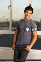  Who do u think is the best out of these two people? Taylor Lautner of Justin Bieber