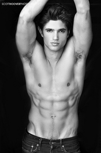  if hush,hush is to become a movie, who will be patch? i think drew doyon will be just perfect . :))