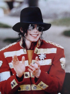  Michael: " I cinta anda !..I really do! anda have to know that, I cinta anda so much !.. really, from the bottom of my jantung !"