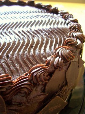  Has anyone been to Costco and gotten the chocolat cake there??? If toi haven't toi should it is delicious and great!!!By the way in the picture this is the actual picture of the cake at Costco!!!!!!