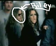  Did Du Know That Riley Was In Lisa's "Idiot" Video?