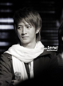  Hangeng's father still alive? if still alive why I never see him? I just saw the hangeng's mother