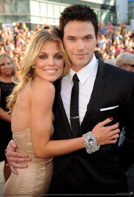  What do te think about his girlfriend AnnaLynne McCord?