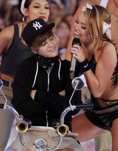  What do 你 think of Justin and Miley? are they look?what?
