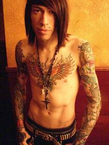  Who Just Like LOVES Trace Cyrus?????