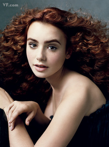  Does anyone else think lilly collins - taylor launters new co-star. would be the perfect renesme?