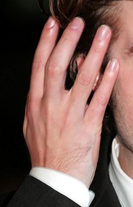  Yeah, that's right. But I've noticed one little thing. toi know what? It will sound weird and maybe people will not believe me but it's true, my hands are just as Rob's ones! Can toi believe that? I just see one image where he was montrer his hands, and OMR! They're identical to mine! I know that maybe toi won't believe me, but it's true XD Did toi know something about his hands? He says that he has female hands! lol, the first time I read about it I was just laughing all over the place. He a dit that his hands were so female like that he even made female ring photoshoots with his hands, I mean, he gave his hands for these shoots! LMAO, imagine that! XD Well, that was a little part of Rob's life. Hope toi believe all I've a dit here, everything is true, I don't like saying false things really :) photo below is one of Rob's hand :)