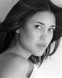  oh!!! i know... its ummm julia jones!!! shes 28!!thats her!!