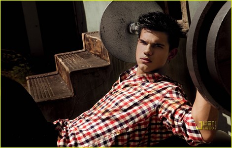  Taylor is the hottest guy I've ever seen!I प्यार him so much!He is so sexy!