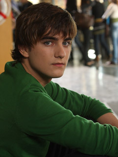 Declan is actually one of my fave new characters this season:) and it doesn't hurt that he's gorgeous!