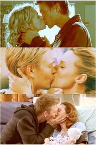 ~True Love Always~
*Lucas & Peyton Are An Epic Love Story She's His Comet And She Promised Him She Would Wait Forever If She Had Too*
