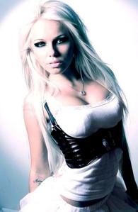  Kerli! Beautiful face and voice