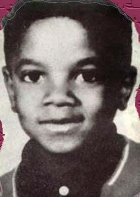  The King of Pop when he was much younger & before his afro! :D <3