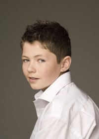 uhhhhhduh thats a simple question deffinatly taylor!!!! but Damian McGinty even hotter than taylor!!