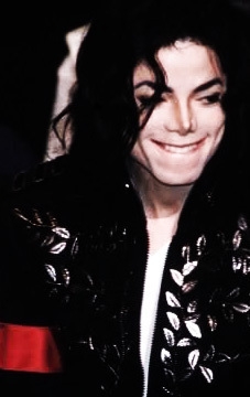 Yea,MJ has the best smile in the holl world!!<33