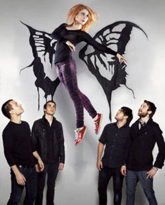  i listen to paramore, flyleaf, seether, staind, three days grace, fall out boy, daughtry and Evanescence oh and sick Щенки and breaking benjamin. but i recommend Paramore the most! =D