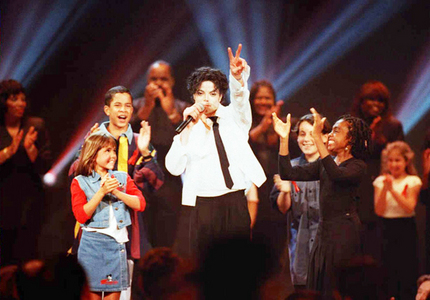 It makes me very sad,beacuse the reason why peoples say they hate Michael Jackson is:all the rumors the media berkata about him !!!They prefer someone else,like Justin Bieber,Miley Cyrus,Beyonce.....,but that someone, is a peminat of Michael Jackson.Michael Jackson is the IDOL of all the singers.But what it makes me angry is that people make jokes with him ,and call him "wacko jacko".His not a wacko he is Jackson.HE IS THE KING OF Muzik ,MICHAEL JACKSON!!!Although peoples judge before they now him,I admit,the world is an ugly place,we hate each other,our Cinta is false,look where are we living,what have we done to the world !!!! Before anda Judge Me,Try Hard To Cinta Me-MICHAEL JACKSON,CHILDHOOD (`*•.¸( `*•.¸ ¸.•*´ )¸.•*´ ) .«´`•.*♥Michael ♥*.•´`». (¸.•*´( ¸.•*´ `*•.¸ )`*•.¸ )