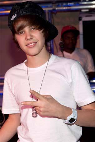  If Justin Bieber wuz at my детская кроватка nd* we were all alone at first i'd be talkin to hims nd* then i'd be makin out wit hims. L0l. I luv yu Justin Drew Bieber yu rock.