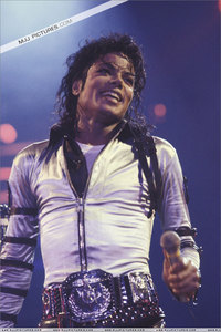  I'm sorry, but whatshisface looks like a 12 año old... He's not even cute to me.. Michael Jackson is sexy no matter what he is doing and he always will be <3