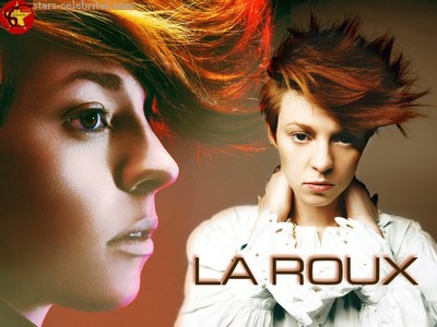  LA ROUX, LA ROUX, LA ROUX, LA ROUX!!!!!! im completly bonkerz about her shes incredable but no1 agrees wiv me. shes so talented n unquie, n shes not afraid 2 b lyk that. she has made her owe style of 音乐 n has taken it in2 the 21st centuary. n she started making her album at the age of 16!! n jdt did it inside her house. now thats skill!!! 哈哈 but her songs r so incredable n the lyrics r so inspiring. shes a ture 图标 2 me. n she has amazing clothes 2!!! luv la roux