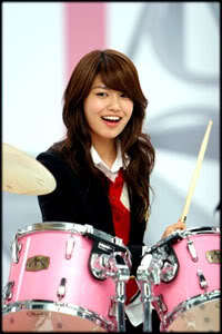 so nyeo shi dae is my favorite video of snsd bec. sooyoung is very cute.
