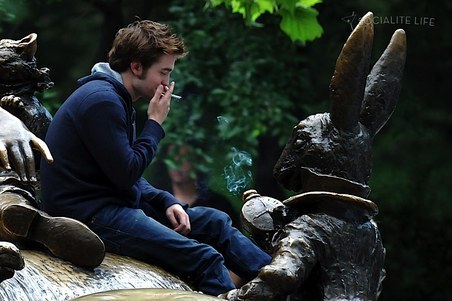  How can somebody get tired of Alex- Hot,brown Russia boy with really great personality.?Alex don't smoke but Edward-Robert...hmmm And,btw,Rob Pattinson hide in Central Park,he don't want fans,CHILDREN FANS!