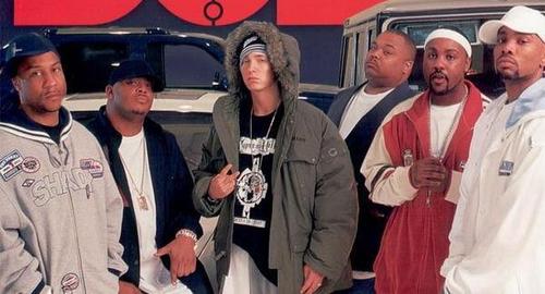  D12 :) R.I.P Proof♥ (the one in the white on the right) I like Eminem the best. (middle, if bạn didnt know)