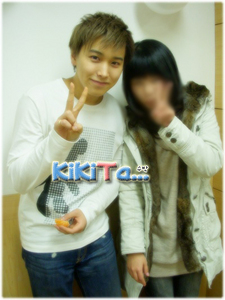 if i saw sungmin...
i'll ask his autograph then ask him to take some pictures ....
that's it... 

♥like this one the bad girl asking picture while sungmin is eating.... ahhh... aishhh...