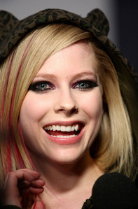  yea she has a gr8 smile!!! but not the best! i think avril lavigne smile is the best smile i have ever seen in tha whole world!! well....i saw this movie 4 times!!!!!!! =)