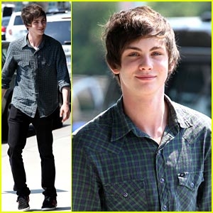  I think it will be a huge hit....because it has the hot- Logan Lerman in it....who cares if the movie isnt the same as the book...is twilight the book the same as the movie..???No,its not....and if आप try to find mistakes in the commercial well i wouldnt go around telling people that...anyway it doesnt matter about the mistakes,i bet आप they wont even be in the movie....btw if yuhr not the movie editor या directer i suggest yuh shoouldnt look for mistakes in an advertisment for a new movie!;) ~Mrs-Lerman
