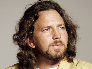  I absolutely 사랑 Eddie Vedder he is awesome, his voice makes me melt x