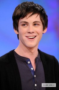  I'm not sure. Maybe Logan Lerman? He's the only one I can think of. (He's Percy in Percy Jackson <3) He's an amazing actor!