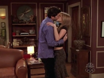  Ross and Rachel! They were an amazing couple :)