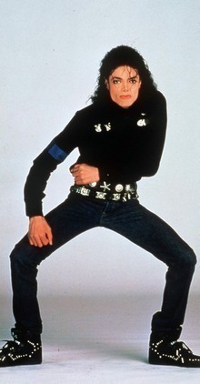 MJ looked AMAZING in this it and his moves were phenominal. I love to watch his feet in all his dancing. 