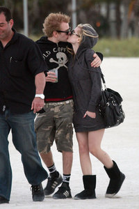  My favourite couple were Avril Lavigne and Deryck whibley but now they have been divorced! and i cried a loooooooooot! :'(!! But now my favourite couple is Tom Cruise nd Katie holmes!!! =) i miss u deryck and avril! u were so cute together!!