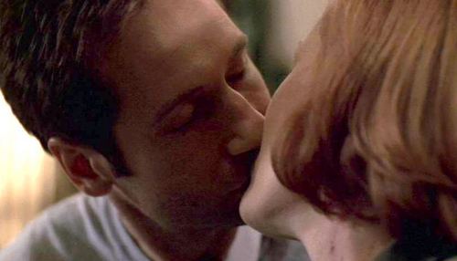 Mulder and Scully's first kiss on New Year :)


