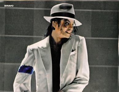 Smooth Criminal! He still had the moves exactly how they were from moonwalker, I love it I wish he was able to perform it @ his concerts...
<3
