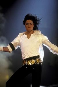  Well i first heard him when i was 6 oder 7 i think because my mom loved MJ because she went to his konzert once and then i did'nt become a Fan of his until he annouced THIS IS IT then i kinda started becoming a Fan of his then when he died i became obsessed with him he became my whole world he was my everything and from then till now i became Mehr of a MJ Fan and i'll Liebe him to death.