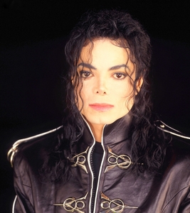  He's completely flawless. He's amazing! I Liebe everything about Michael <3