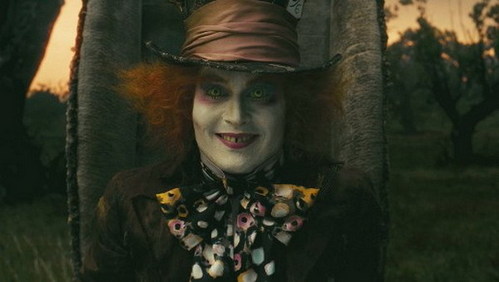  The thing I प्यार most about the Mad Hatter is two things (the two BEST things to me :3) One. His loyaty that shows he stands for his rights (no matter how crazy it is)and... that he says the strangest things and do the strangest things! I प्यार it that he's strange!!! >=)