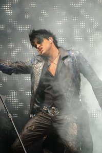  Amazing Great performer Beautiful singer Talented Gorgeous good looking I think I had 더 많이 than 5 answer about Adam Lambert. I could million things about him cause he's still amazing singer and great celebrity!!!! :D <333