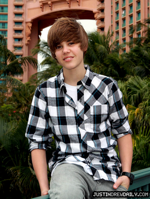 He is a 10!!! He is SOOOOOOO HOT!!! He is the hottest guy on EARTH!! I love Justin Bieber!!
