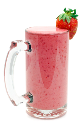  HERE! *gives あなた a イチゴ smoothie*