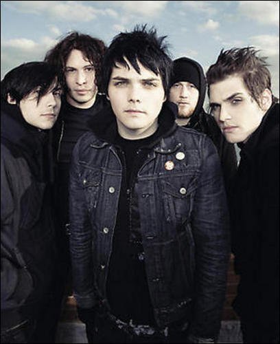WHY DO YOU MAKE ME CHOOSE!! but had to go wiv mi heart (: xxxx MY CHEMICAL ROMANCE <3