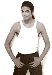  if آپ dont have curly hair, then try mj with short hair when it was straight, یا when he still had fairly long hair but straightened it, tied it and did a kind of bump in the front, like in the video "in the closet" :)