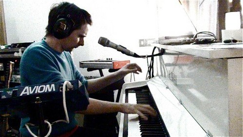  If u listen to Butterflies and Hurricanes By: Muse, and u get to the piano solo, I can play piano like that. I actually just compare myself to Matthew Bellamy!!