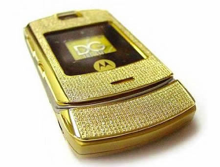  probably like 500 ITS AWSOME!!!THIS IS WHAT MY PHONE LOOKS LIKE BUT WITHOUT ALL THE BLING