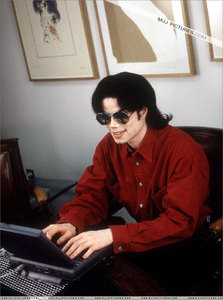  well is hard to believe.. it can be a lie but it can be the true as well; we really don't know who are we talking with.. I was pagbaba that Michael himself used to write on his fanclubs.. to his fans; I believe this because he cared about his fans.