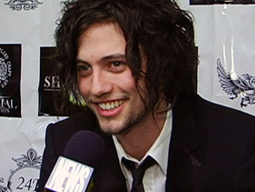  I know this is a rpatz au taylor lautner qu but cant I choose Jackson Rathbone pleeeasee. I ♥ his accent, his uigizaji skills and his good looks ;P. but outta taylor lautner and rpatz, i chose rpatz because he's English and zaidi 'mature'lol! x