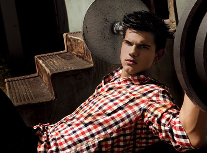  isn't this the HOTTEST picture of Taylor Lautner??